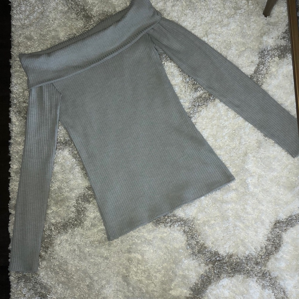 Abercrombie & Fitch | Off-the-shoulder Grey Top - Picture 1 of 4
